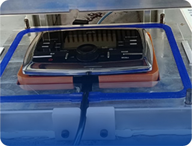 水上摩托艇中控屏密封性测试细节展示